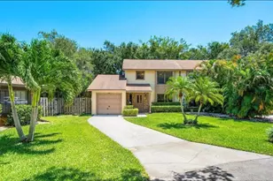 1007 Raintree Ln, Palm Beach Gardens, FL 33410 - Photo 2