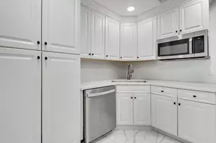 935 Orange Dr, West Palm Beach, FL 33403 - Photo 2