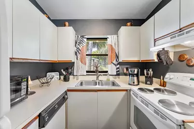 11 Meadows Drive, Boynton Beach, FL 33436 - Photo 6