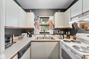 11 Meadows Dr, Boynton Beach, FL 33436 - Photo 6