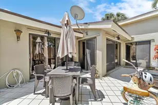 11 Meadows Dr, Boynton Beach, FL 33436 - Photo 16