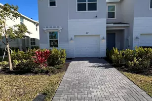 317 SE Crossoak Ln, Port Saint Lucie, FL 34984 - Photo 2
