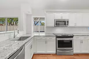 28 Governors Ct, Palm Beach Gardens, FL 33418 - Photo 4
