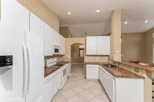 6427 SE Wild Olive Ln SE, Stuart, FL 34997 - Photo 4