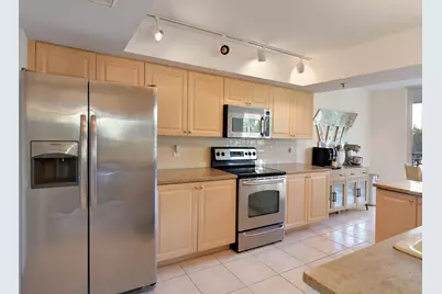 2427 Presidential Way #204, West Palm Beach, FL 33401 - Photo 8