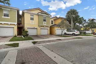 815 Pipers Cay Dr, West Palm Beach, FL 33415 - Photo 2