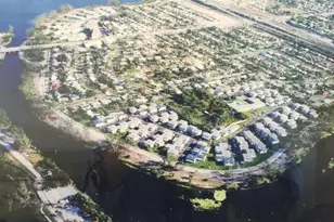 2960 Lake Osborne Dr, Lake Worth Beach, FL 33461 - Photo 4
