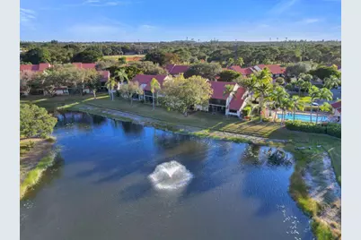 4 Lexington Lane E #G, Palm Beach Gardens, FL 33418 - Photo 2