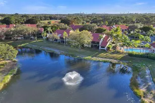 4 Lexington Ln E, Palm Beach Gardens, FL 33418 - Photo 2