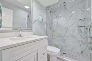 4 Lexington Ln E, Palm Beach Gardens, FL 33418 - Photo 8