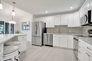 4 Lexington Ln E, Palm Beach Gardens, FL 33418 - Photo 4