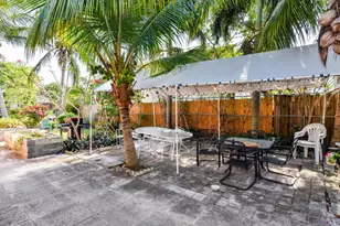 317 N D Street E, Lake Worth Beach, FL 33460 - Photo 6