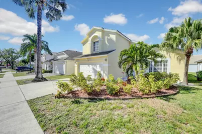 2008 Normandy Circle, West Palm Beach, FL 33409 - Photo 2