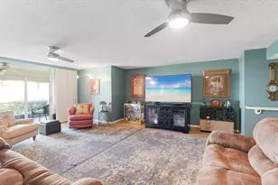 110 Half Moon Cir, Hypoluxo, FL 33462 - Photo 8