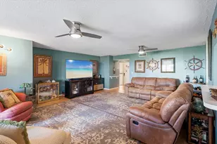 110 Half Moon Cir, Hypoluxo, FL 33462 - Photo 4