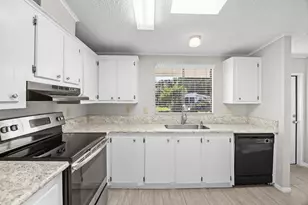 8530 Leadtree Ct, Port Saint Lucie, FL 34952 - Photo 8