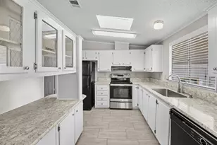 8530 Leadtree Ct, Port Saint Lucie, FL 34952 - Photo 6