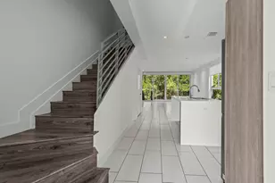 2461 NE 135th St, North Miami, FL 33181 - Photo 12