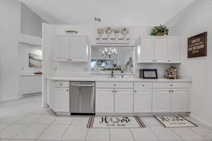 2235 Sapphire Cir, West Palm Beach, FL 33411 - Photo 18