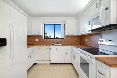 7770 Tahiti Lane #405, Lake Worth, FL 33467 - Photo 2