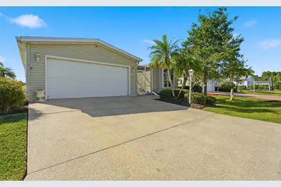 8121 9th Hole Drive, Port Saint Lucie, FL 34952 - Photo 4