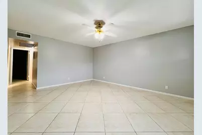 210 Somerset K, West Palm Beach, FL 33417 - Photo 4
