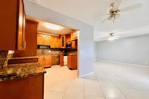 210 Somerset K, West Palm Beach, FL 33417 - Photo 2