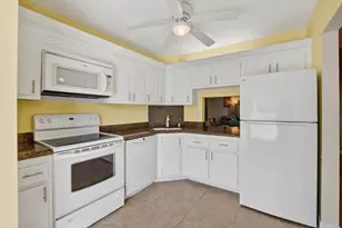 265 SE 10th St, Deerfield Beach, FL 33441 - Photo 16