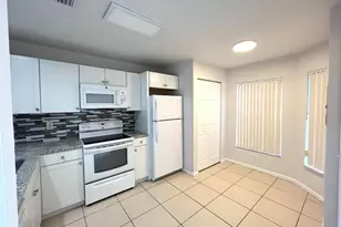 930 Summit Lake Dr, West Palm Beach, FL 33406 - Photo 4