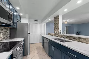 110 Half Moon Cir, Hypoluxo, FL 33462 - Photo 10