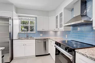 218 NE 10th St, Delray Beach, FL 33444 - Photo 8