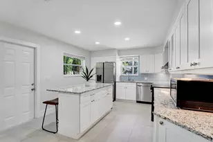 218 NE 10th St, Delray Beach, FL 33444 - Photo 10