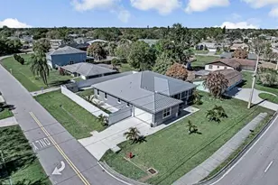 2092 SW Airoso Blvd, Port Saint Lucie, FL 34984 - Photo 4