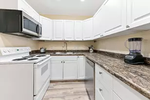 142 Norwich F, West Palm Beach, FL 33417 - Photo 8