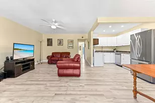 142 Norwich F, West Palm Beach, FL 33417 - Photo 2