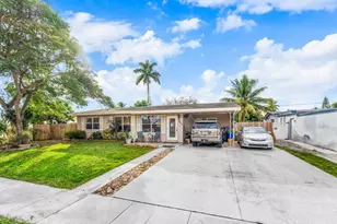 305 Henthorne Dr, Palm Springs, FL 33461 - Photo 2