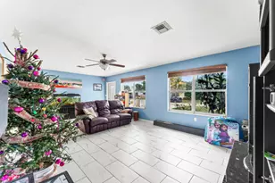 305 Henthorne Dr, Palm Springs, FL 33461 - Photo 6