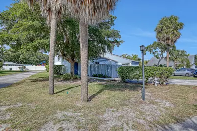 241 NW 15th Street, Boca Raton, FL 33432 - Photo 2