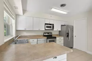 956 Tulip Ln, Vero Beach, FL 32963 - Photo 2