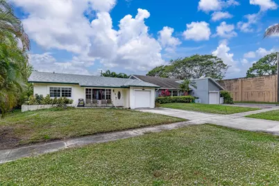 564 NW 55th Street, Boca Raton, FL 33487 - Photo 2