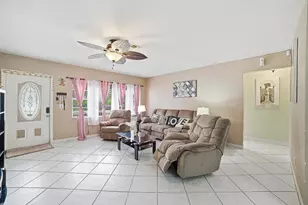 564 NW 55th St, Boca Raton, FL 33487 - Photo 6