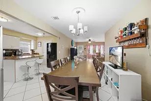 564 NW 55th St, Boca Raton, FL 33487 - Photo 8