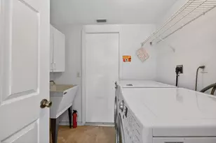 184 SW Uneeda Pl, Port Saint Lucie, FL 34953 - Photo 32