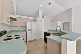 184 SW Uneeda Pl, Port Saint Lucie, FL 34953 - Photo 10