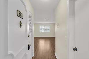 298 SW 6th St, Boca Raton, FL 33432 - Photo 4