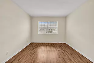 298 SW 6th St, Boca Raton, FL 33432 - Photo 14