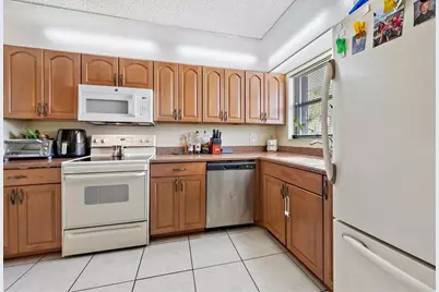 1271 SE Parkview Place #H11, Stuart, FL 34994 - Photo 4