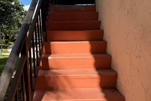 399 Lakeview Dr, Weston, FL 33326 - Photo 2