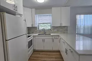 105 Windsor E, West Palm Beach, FL 33417 - Photo 4