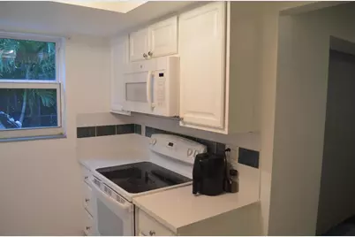 658 NE 6th Court E #E, Boynton Beach, FL 33435 - Photo 2